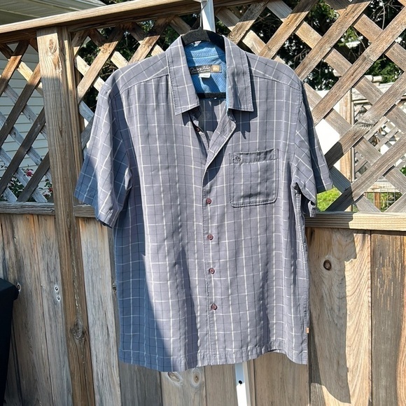 Quicksilver Waterman Collection Button Down Shirt Size Medium - Picture 1 of 8
